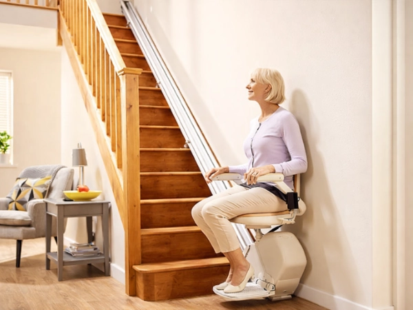 Treppenlift Kosten und Preise für Sie übersichtlich & transparent